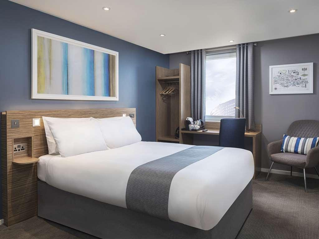 Travelodge London Ealing Habitación foto