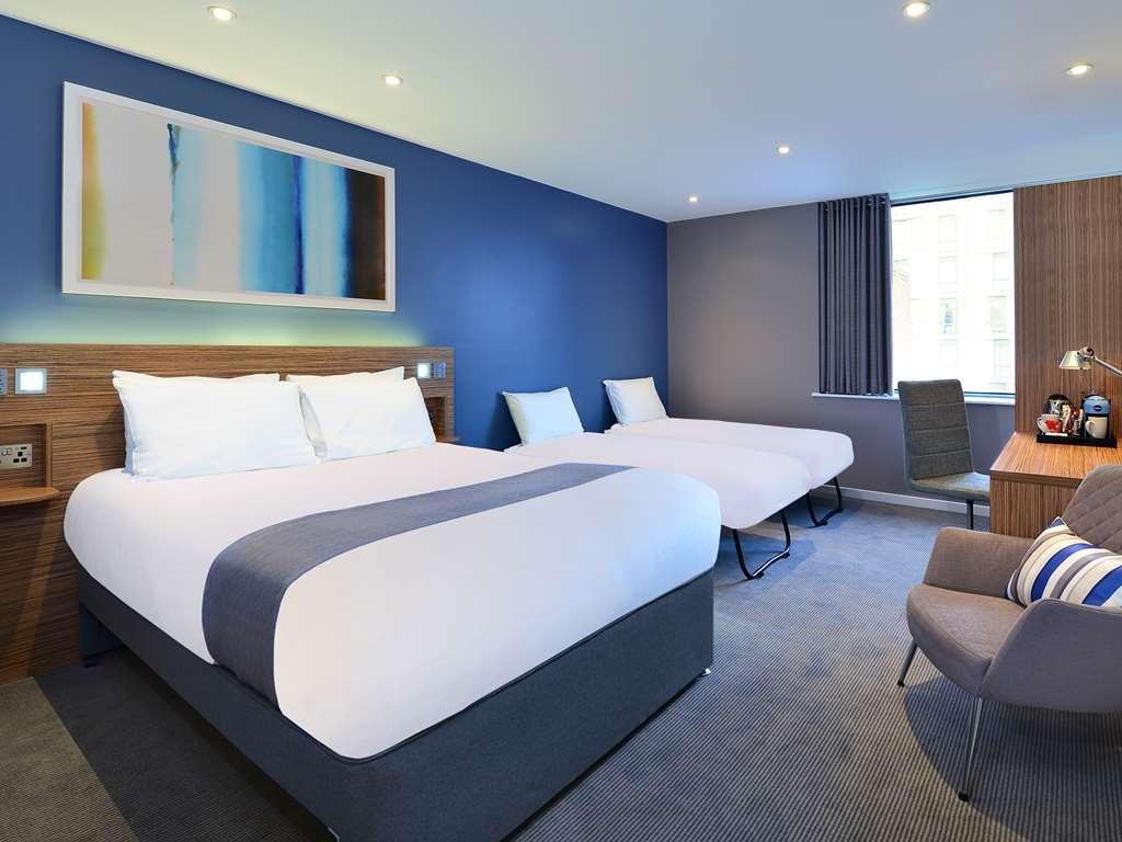 Travelodge London Ealing Habitación foto