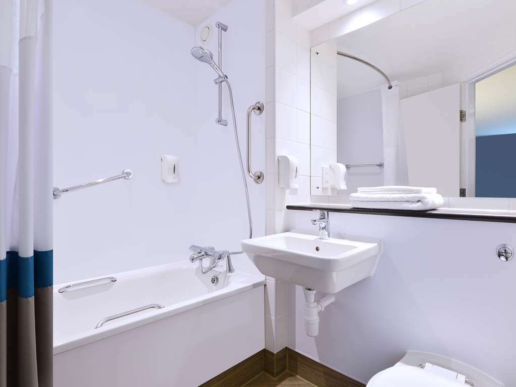 Travelodge London Ealing Habitación foto